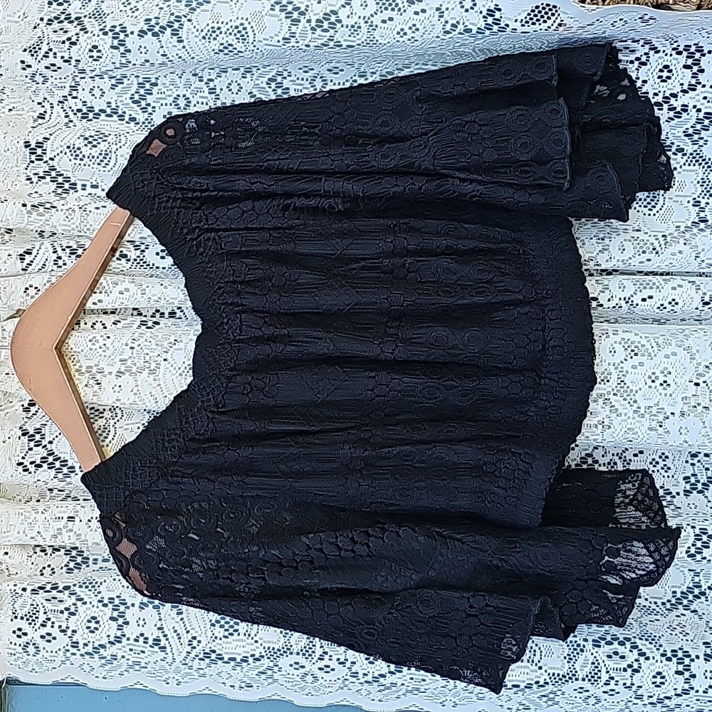 SeaGypsies Black Laced Longsleeve Flowly Top
